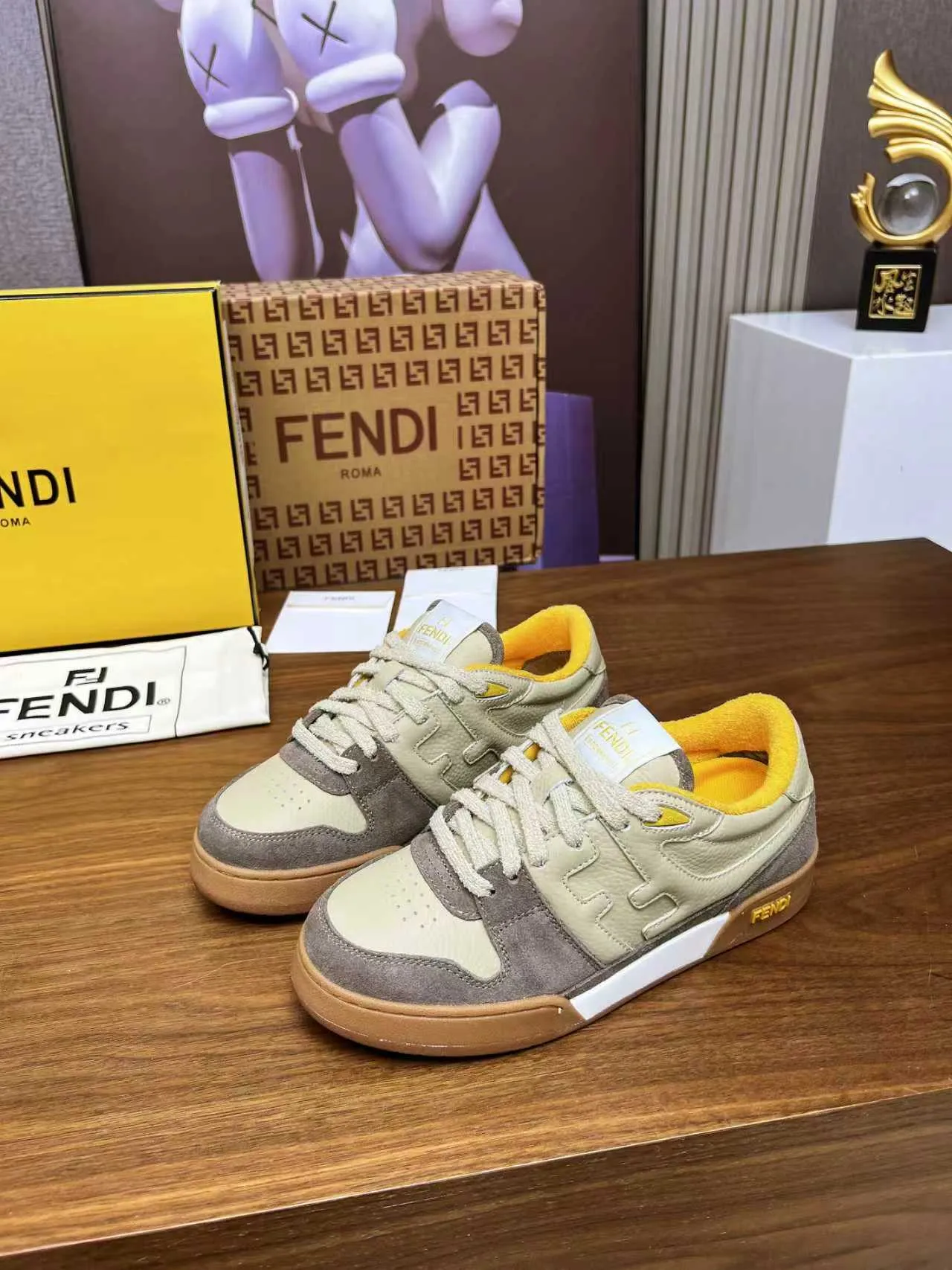 Factory price 660💰 Fendi·Fendi⛳️Hot-selling 35--45 couple model👫 FD match Original purchase for RMB14340 One-to-one reproduction Designer Kim Jones's first sneaker fendi match and Donkey brand Trainer basketball sneakers, fresh blood injected with FF retro design Super good-looking and versatile, the upper is made of cowhide and cowhide splicing combination, with concave and convex double F on the side The logo lining is made of terry velvet 🤗Super soft on the feet, lightweight and comfortable to match with a sweatshirt, original full package! ✦ Fabric: cowhide + cowhide color matching ✦ Lining: original terry velvet lining ✦ Sole: original molded multi-color color matching sole ✦ Sole: mesh injection molding pad ✦ Sole thickness: 3.5cm ✦ Female size: 35--40, female 40 customized ✦ Male size: 39--45, male 45 customized